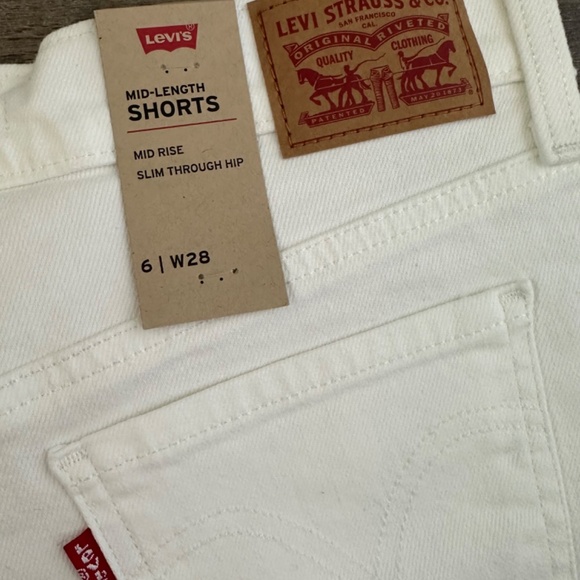 Levi’s mid length shorts - Picture 5 of 5